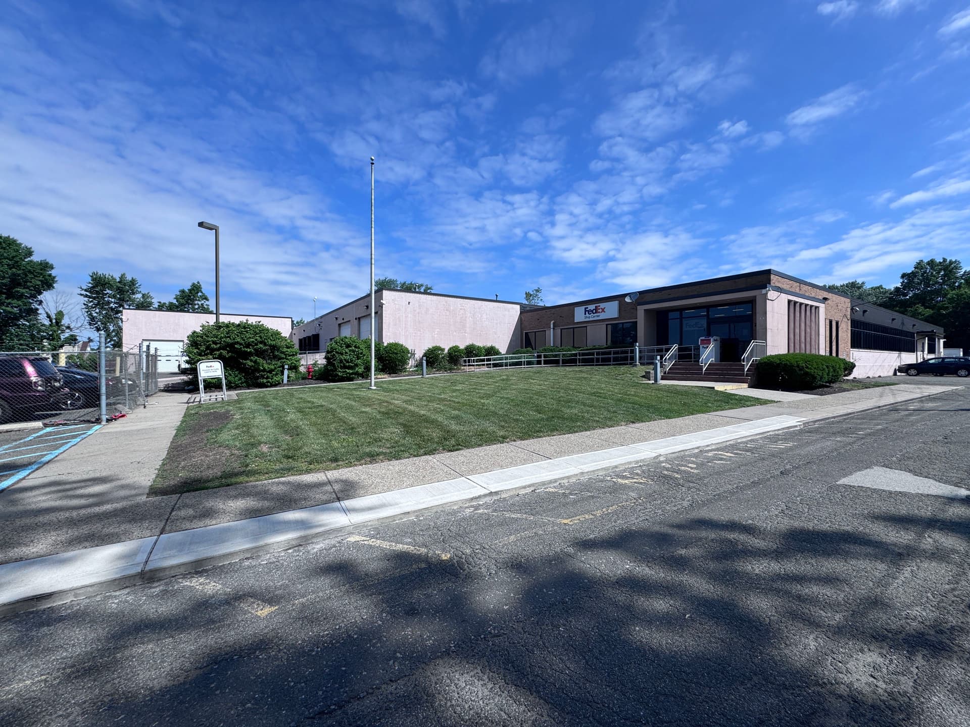 Gallery photos for Clean Cuts and Sharp Grounds Across Multiple Commercial Properties: Image #3