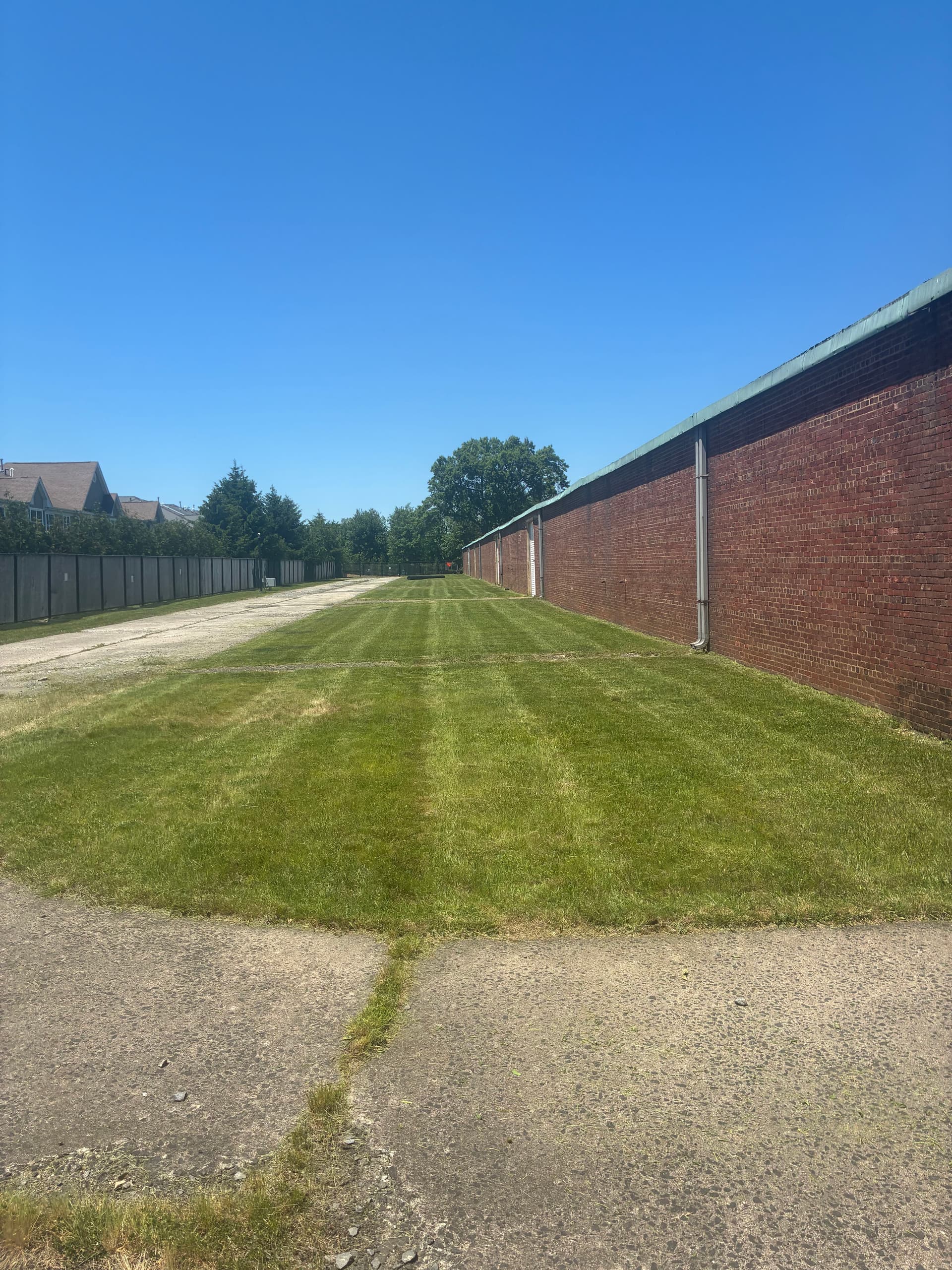Gallery photos for Clean Cuts and Sharp Grounds Across Multiple Commercial Properties: Image #2