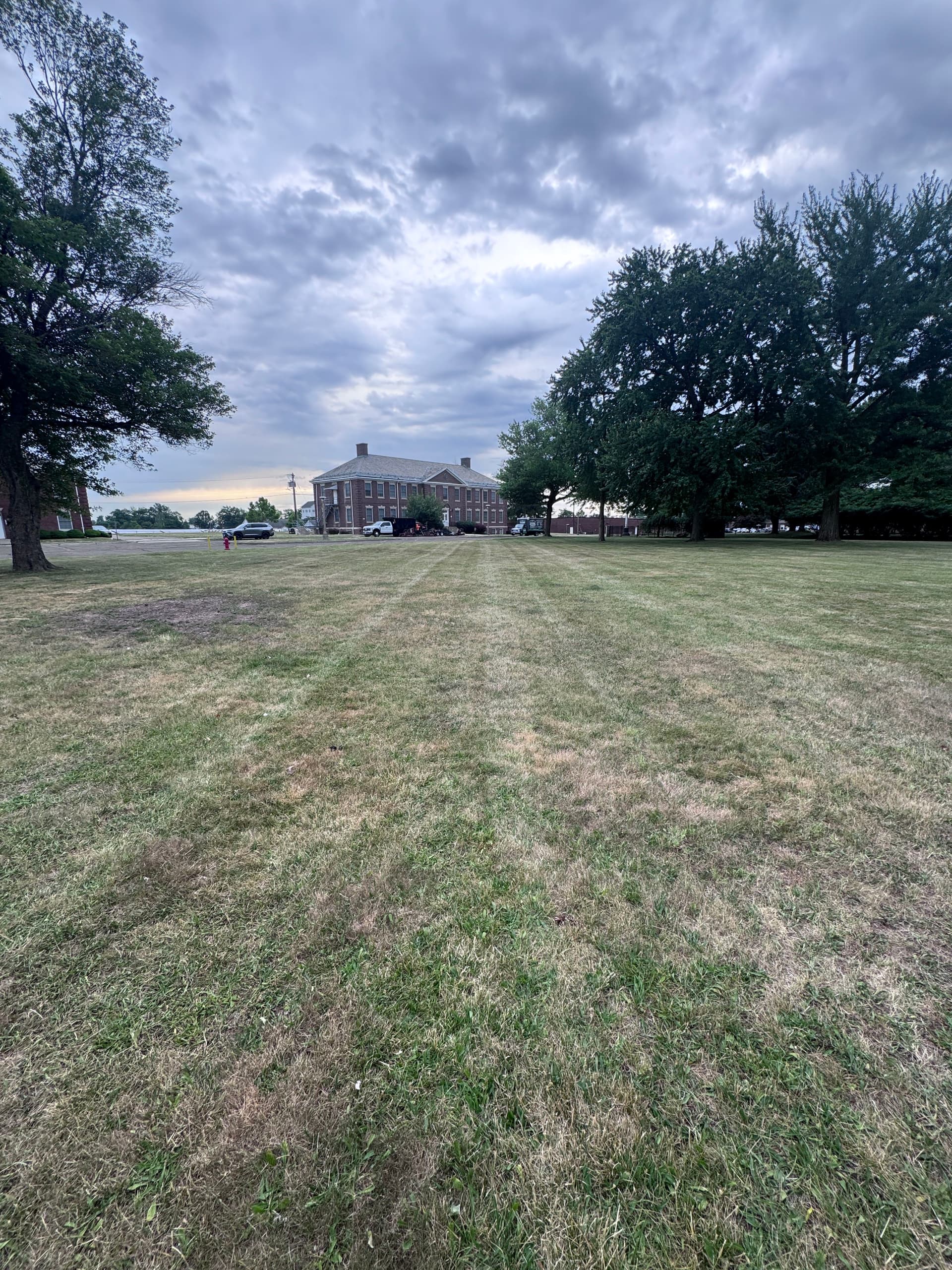 Gallery photos for Clean Cuts and Sharp Grounds Across Multiple Commercial Properties: Image #1